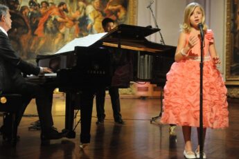 Jackie Evancho singing in concert